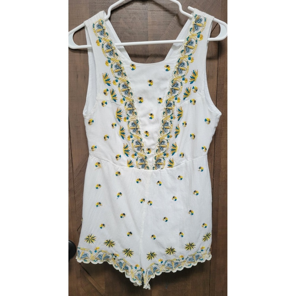 Free People Sleeveless Shorts Romper Size 4 White Embroidered Flowers Back Zip